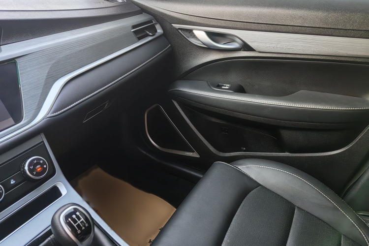 吉利汽车 帝豪 2021款 UP 1.5L 手动舒适型中控内饰7001