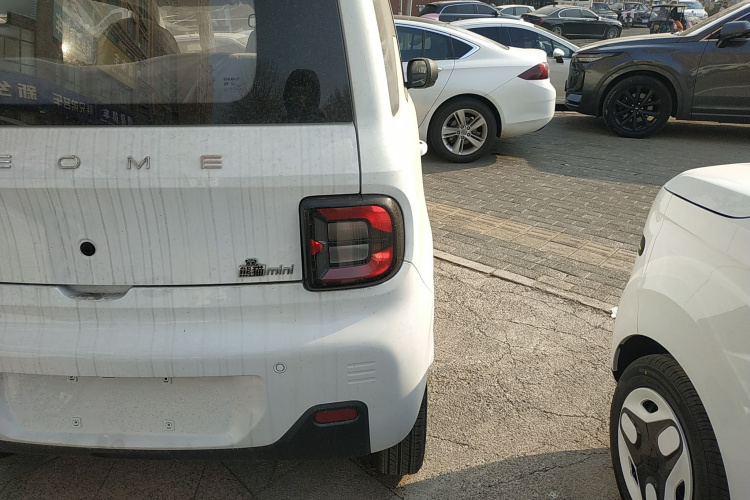 吉利银河 2024款 熊猫mini 200km 耐力熊车身外观9