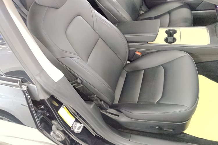 特斯拉 Model 3 2022款 后轮驱动版局部细节41