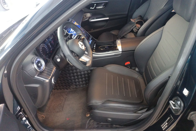 奔驰C级 2023款 C 260 L 皓夜运动版中控内饰19