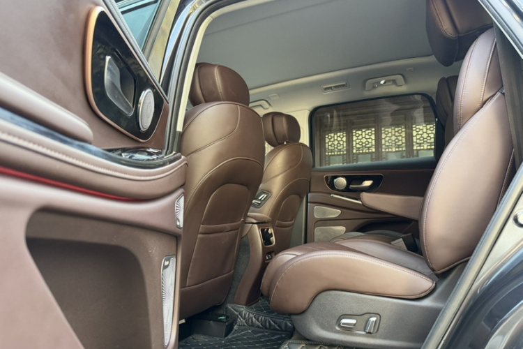 星途揽月 2023款 400T 四驱星尊版 6座中控内饰7001