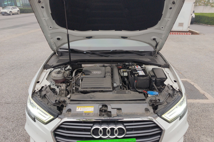 奥迪A3 2018款 30周年年型 Limousine 35 TFSI 运动型机舱底盘24