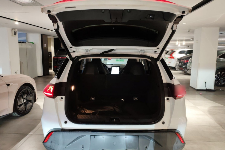 小鹏G3 2020款 520i 智享版机舱底盘23