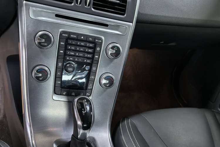 沃尔沃S60 2016款 S60L T3 智行版中控内饰7002