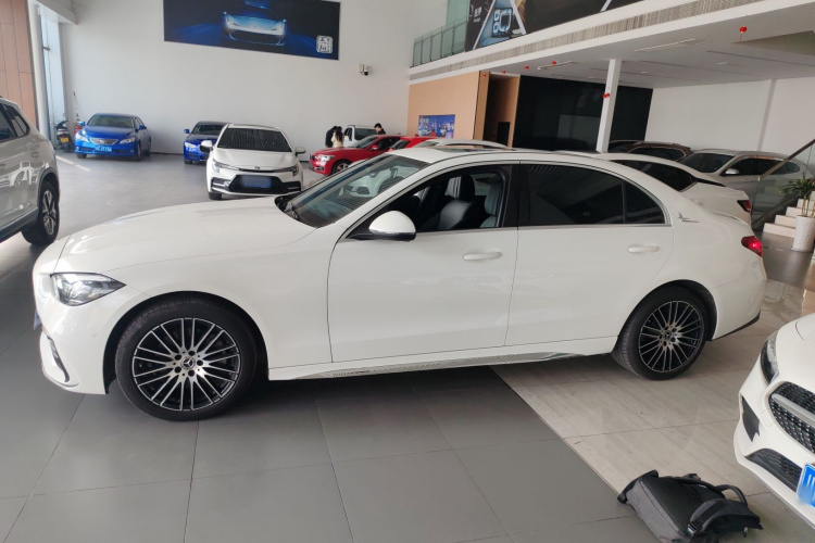 奔驰C级 2023款 改款 C 200 L 运动版车身外观4