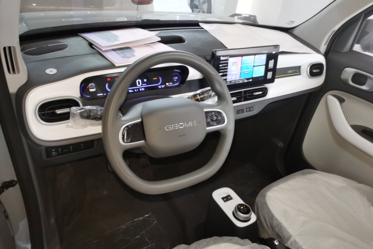 吉利银河 2025款 210km 熊猫卡丁中控内饰12
