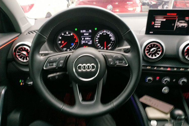 奥迪Q2L 2022款 35 TFSI 进取致雅型中控内饰13