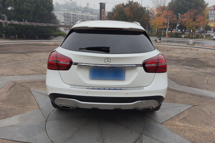 奔驰GLA 2019款 GLA 200 动感型车身外观6