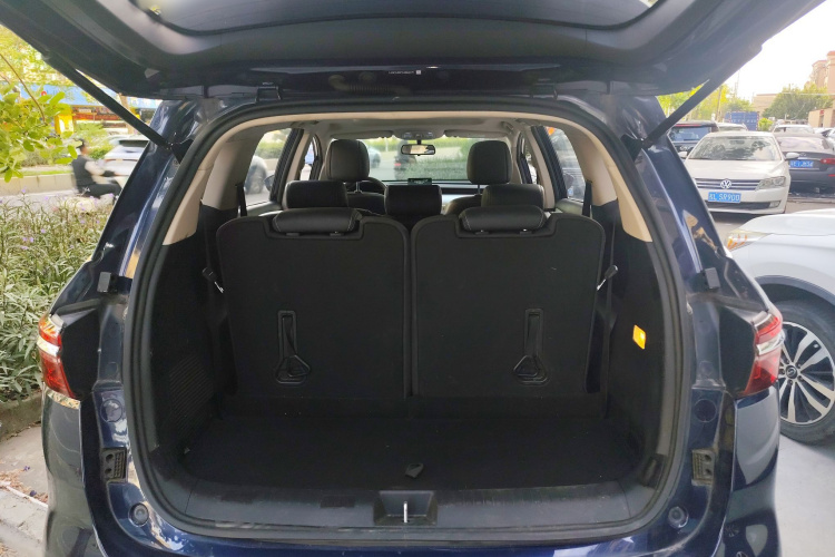 比亚迪 宋MAX 2021款 升级版 1.5T 手动豪华型 7座机舱底盘23