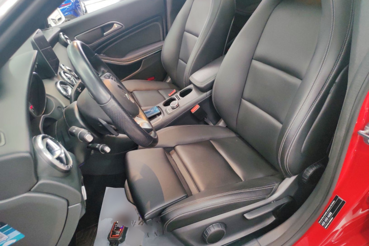 奔驰CLA 2018款 CLA 200 动感型中控内饰19