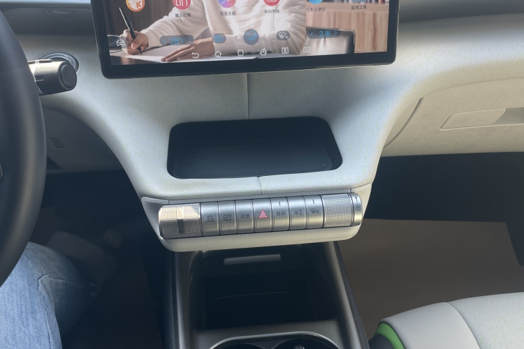 比亚迪 海豚 2021款 405km 时尚版中控内饰7005