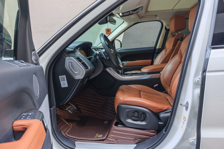 路虎 揽胜运动版 2017款 3.0 SC V6 HSE DYNAMIC中控内饰7001