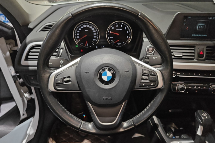 宝马1系 2018款 118i 时尚型中控内饰13