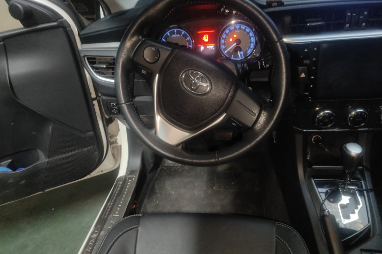 丰田 卡罗拉 2016款 1.6L CVT GL-i炫酷版中控内饰13