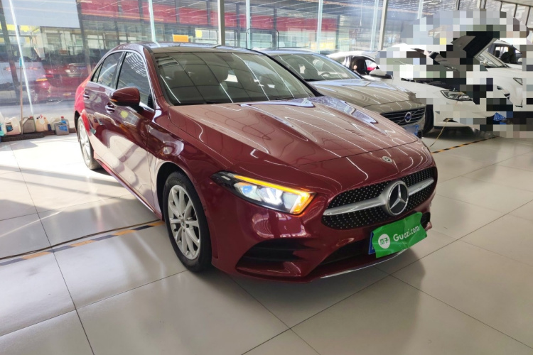 奔驰A级 2021款 A 200 L 运动轿车动感型车身外观3