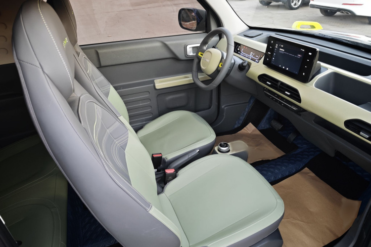 吉利银河 2024款 200km 熊猫骑士中控内饰7002