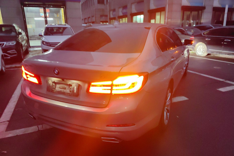 宝马5系 2018款 528Li 上市特别版车身外观6005