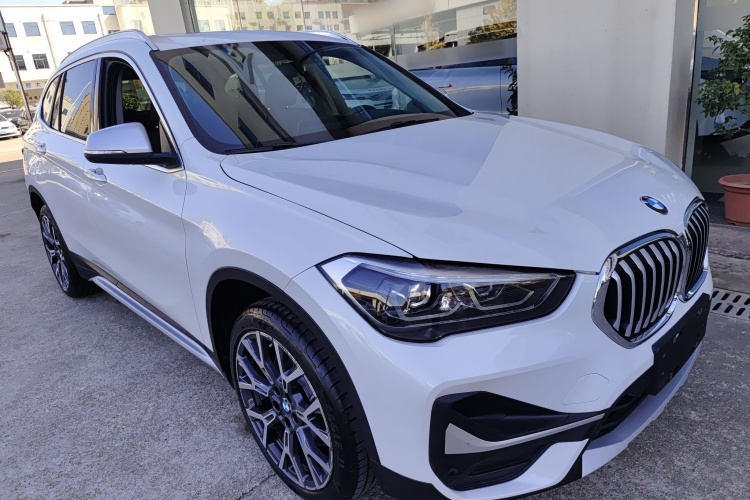 宝马X1 2021款 xDrive25Li 尊享型车身外观3