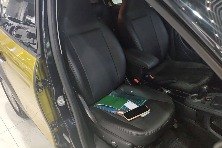 smart forfour 2016款 1.0L 52千瓦灵动版中控内饰41