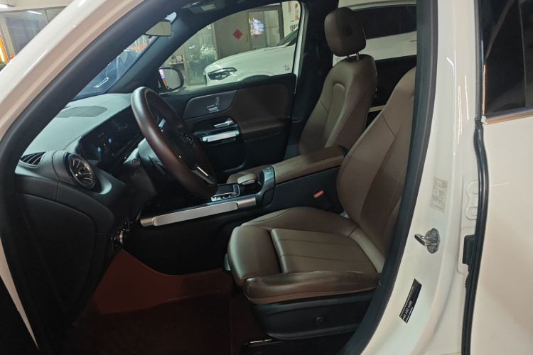 奔驰GLB 2020款 GLB 200 时尚型中控内饰19