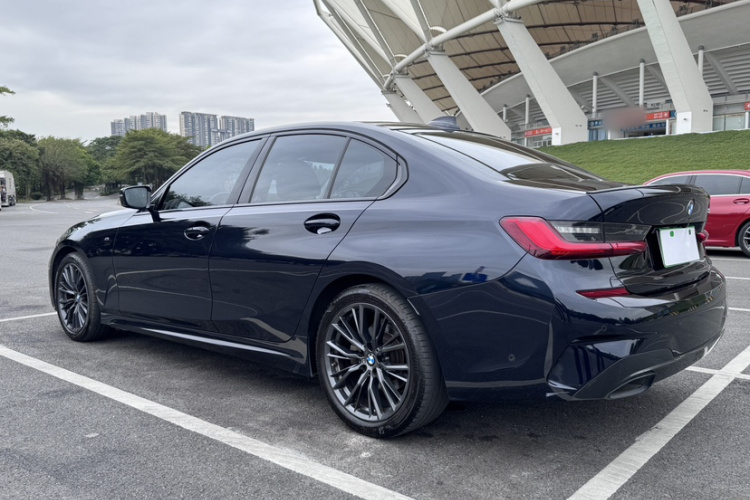 宝马3系 2021款 325i M运动曜夜套装车身外观6001