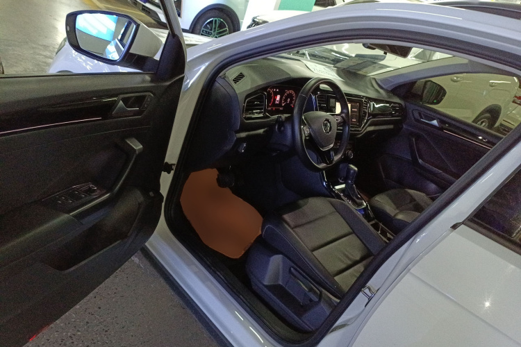 大众 T-ROC探歌 2019款 280TSI DSG两驱舒适型 国VI中控内饰20