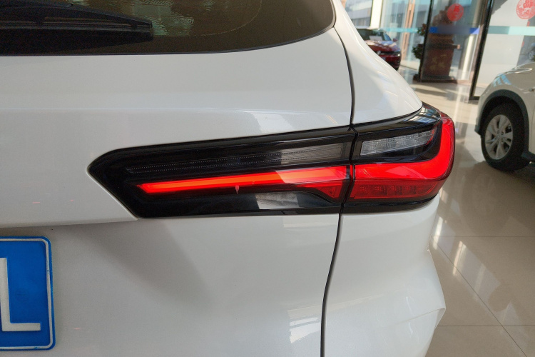 长安欧尚X5 2021款 1.5T DCT旗舰型车身外观9