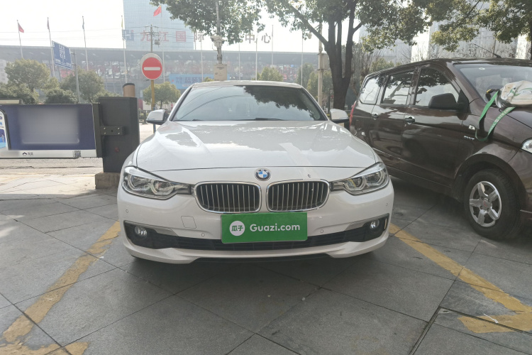 宝马3系 2019款 320Li 时尚型车身外观2