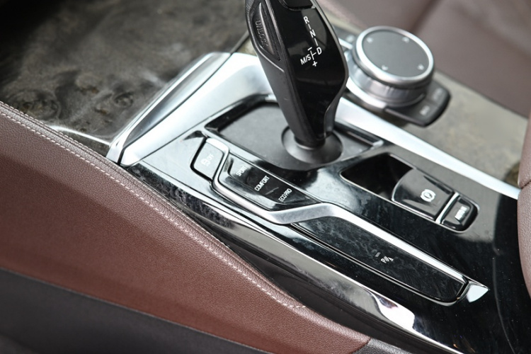 宝马5系 2021款 改款 525Li M运动套装中控内饰7010