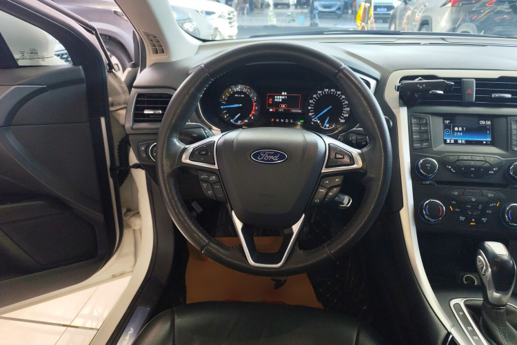 福特 蒙迪欧 2013款 1.5L GTDi180时尚型中控内饰13