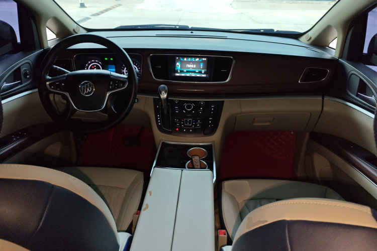 别克GL8 2018款 28T 尊贵型 国VI中控内饰12