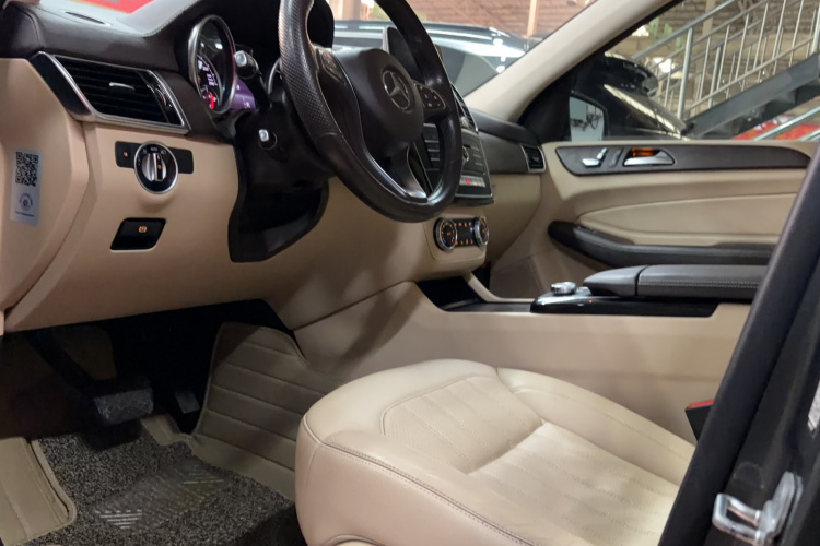 奔驰GLE 2017款 GLE 400 4MATIC局部细节19