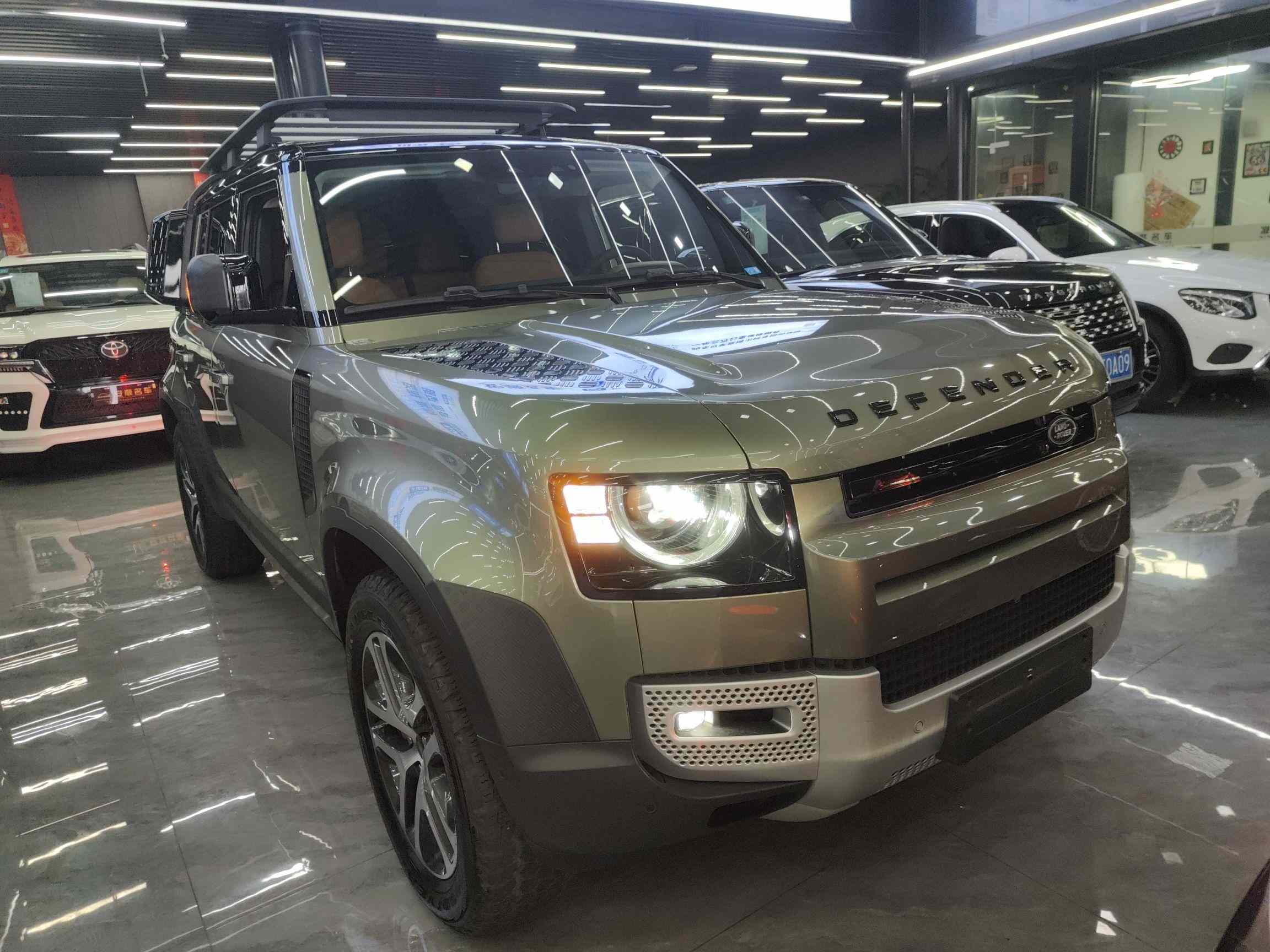 路虎卫士 2024款 110 3.0T P400 暗黑特别版(5)