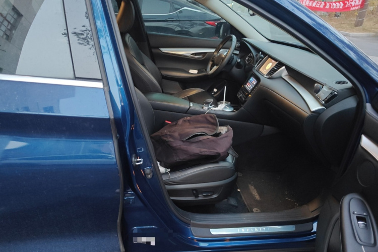 英菲尼迪QX50 2018款 2.0T 两驱时尚版局部细节9005