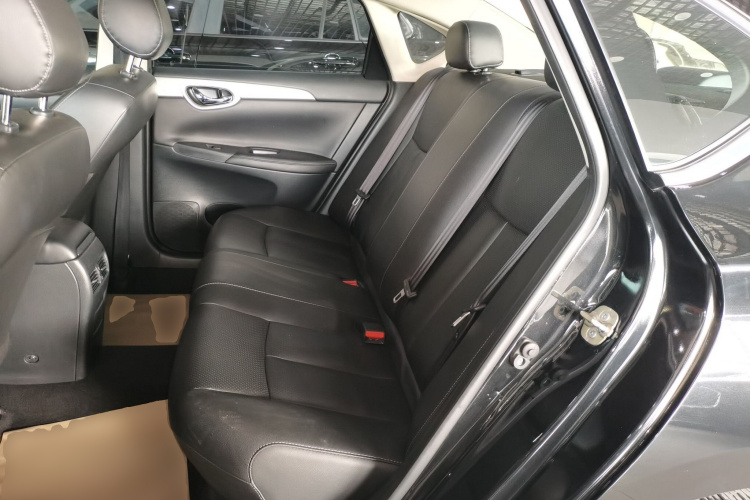 日产 轩逸 2021款 经典 1.6XE CVT舒适版中控内饰7004