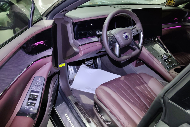 腾势Z9GT 2024款 1100四驱Pro版中控内饰7003