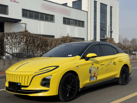 红旗E-QM5 2022款 431km 充电乐享版