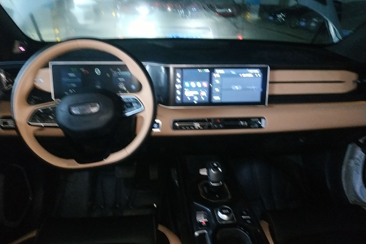 吉利汽车 吉利icon 2025款 玲珑 1.5TD 金喜版中控内饰7002