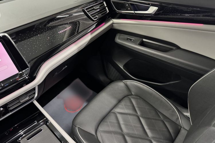 大众 途昂 2022款 530 V6 四驱尊崇旗舰版中控内饰7005