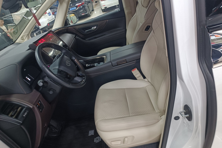 丰田 埃尔法 2024款 双擎 2.5L 臻享版中控内饰19