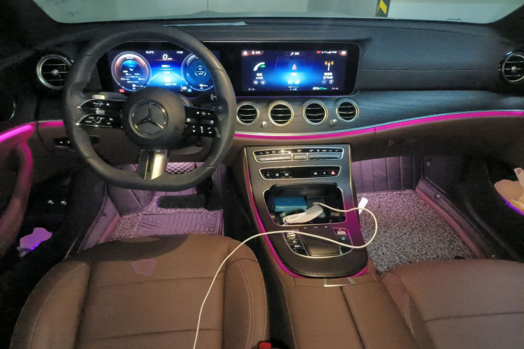 奔驰E级新能源 2021款 E 350 e L 插电式混合动力运动轿车中控内饰12