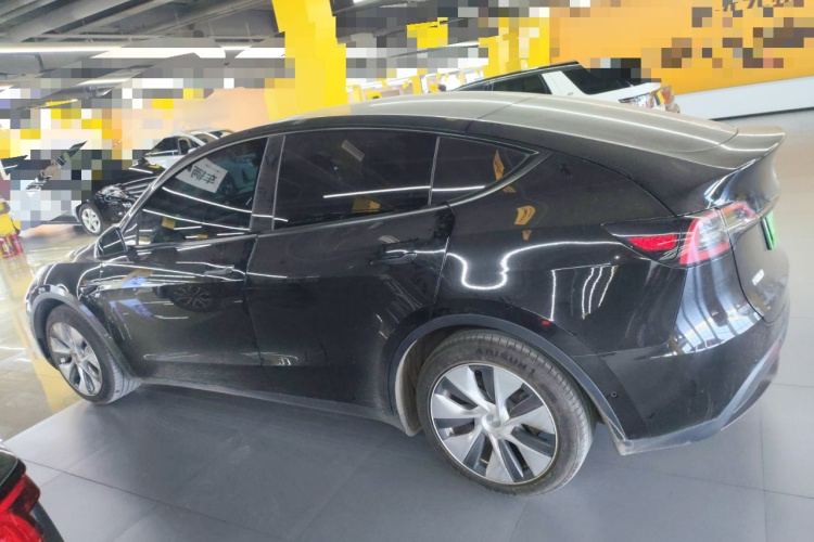 特斯拉 Model Y 2022款 后轮驱动版车身外观4