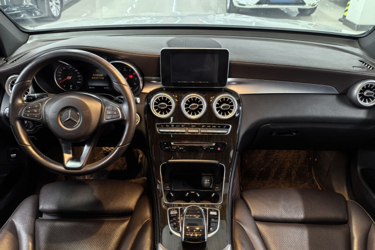 奔驰GLC 2019款 GLC 260 L 4MATIC 动感型中控内饰7001