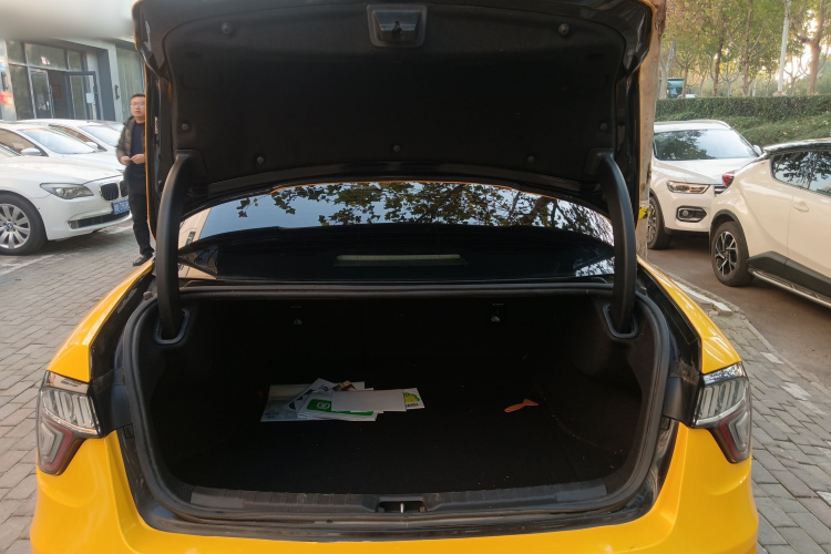 领克03 2021款 1.5TD DCT劲Plus机舱底盘23