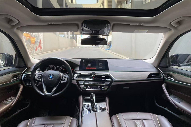 宝马5系 2019款 改款 530Li 尊享型 豪华套装中控内饰7001