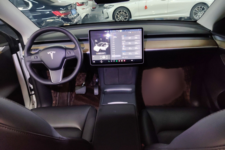 特斯拉 Model Y 2021款 长续航全轮驱动版中控内饰7002