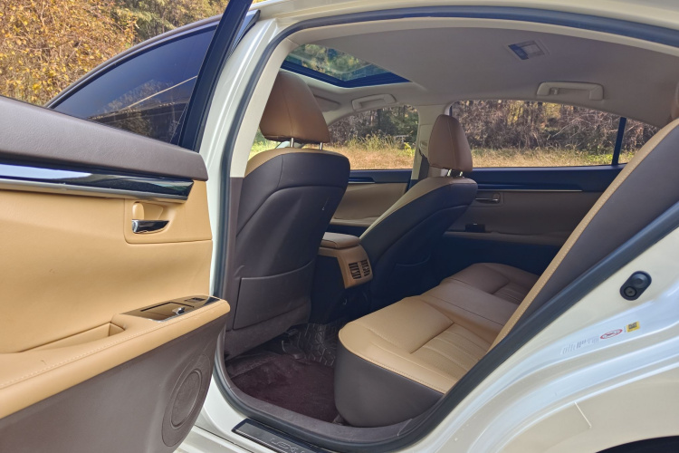 雷克萨斯ES 2015款 300h 舒适版中控内饰7002