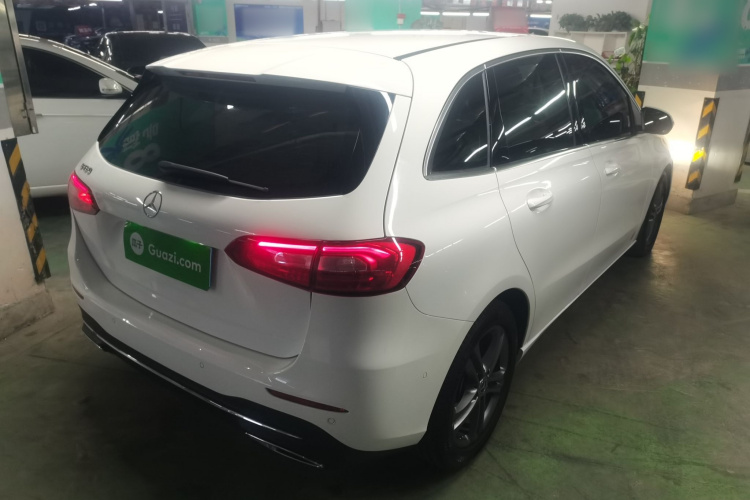 奔驰B级 2021款 B 180 时尚型车身外观6005