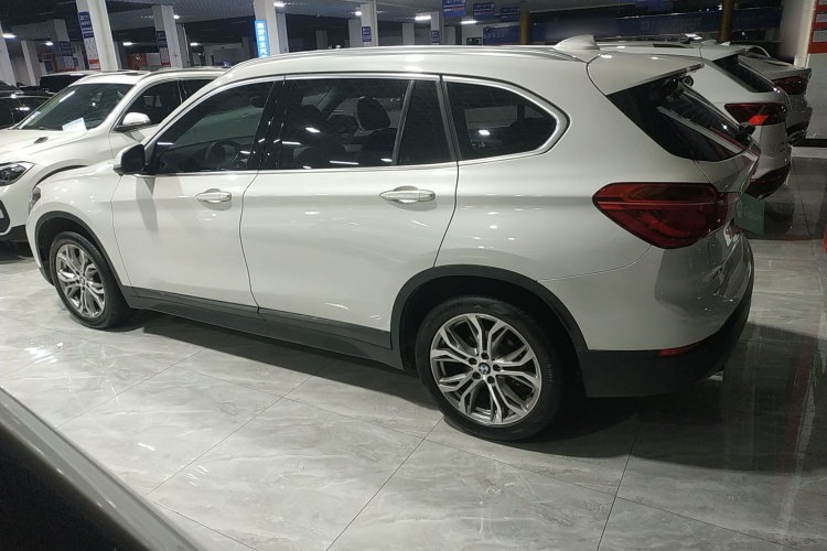 宝马X1 2019款 sDrive20Li 领先型车身外观4