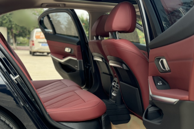 宝马3系 2022款 325Li M运动曜夜套装中控内饰7011